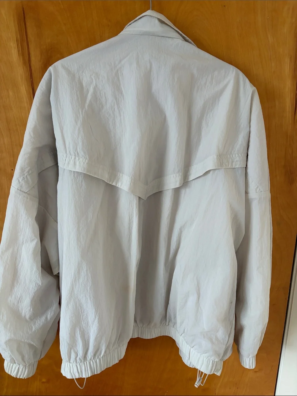 Nike Women’s Light Gray/off White Windbreaker Jacket